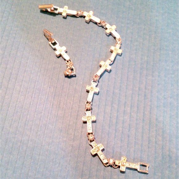 Avon Vintage Silver Tone Sparkling Cross Tennis Bracelet - Picture 3 of 5